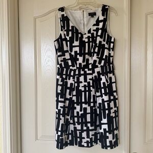 Tahari Arthur S Levine Dress Black White Dress Size 6P NWOT